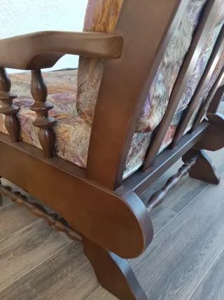 Sillón clásico madera tapizado floral