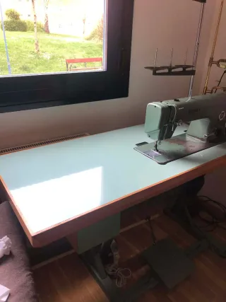 Máquina de coser Refrey