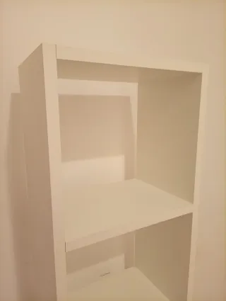 Estantería blanca de madera