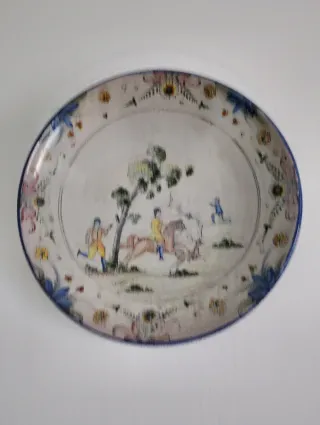Plato de cerámica decorativo pintado a mano