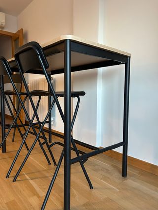 Mesa alta y 6 taburetes plegables Ikea