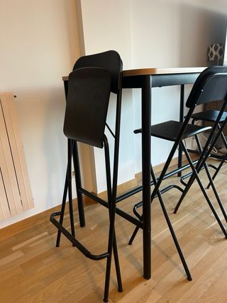 Mesa alta y 6 taburetes plegables Ikea
