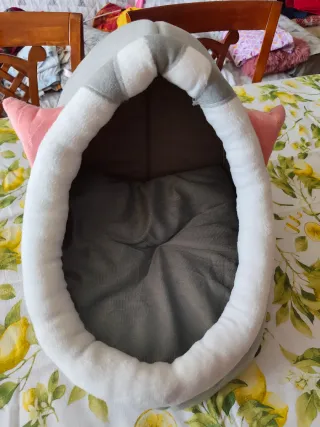 Cuccia morbida per gatti grigio e rosa