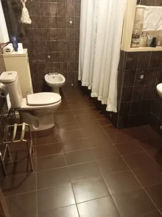 Limpio pisos, cuidó peques y adulto mayor.