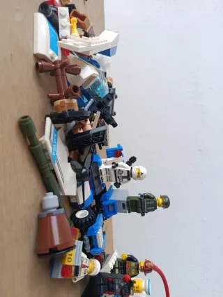 Lego: Coches de policía, figuras y piezas sueltas