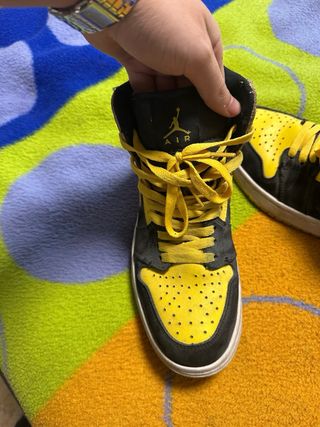 Jordan 1 negras y amarillas Talla 41