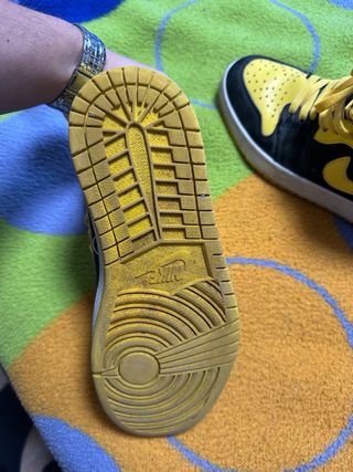 Jordan 1 negras y amarillas Talla 41