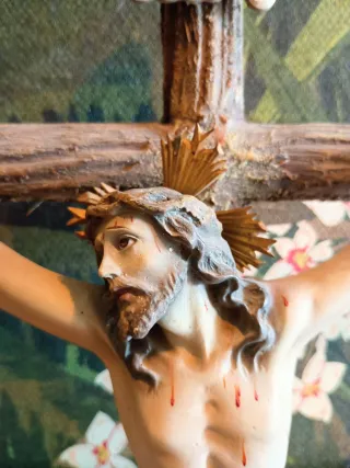 Precioso Cristo en Calvario con base de calavera