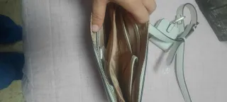 Bolso Guess Beige y Dorado