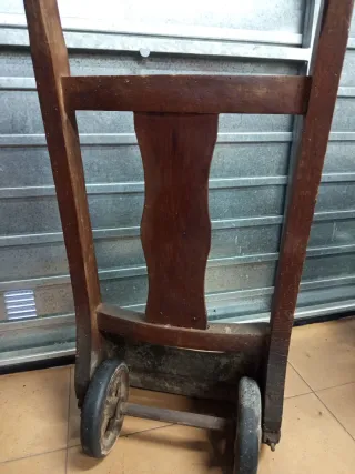 Carretilla antigua madera Talleres Barcino