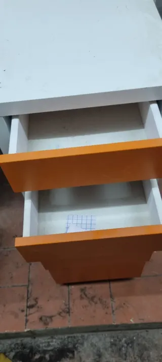 Cajonera Ikea Metal Naranja y Blanca