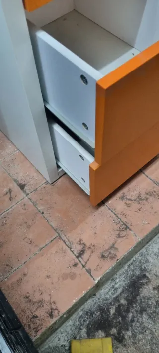 Cajonera Ikea Metal Naranja y Blanca