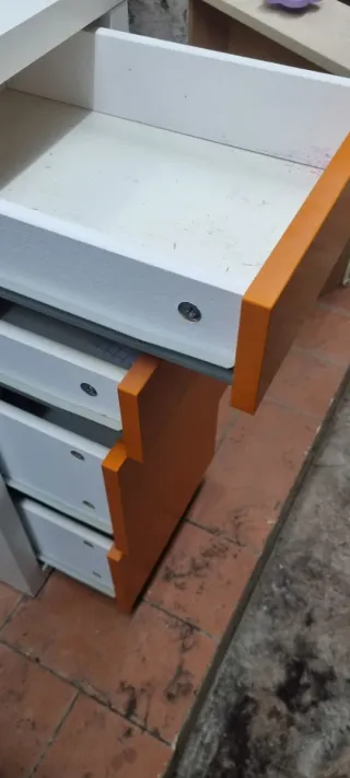 Cajonera Ikea Metal Naranja y Blanca