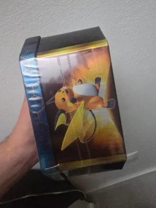 2 Latas Pokémon Hidden Fates