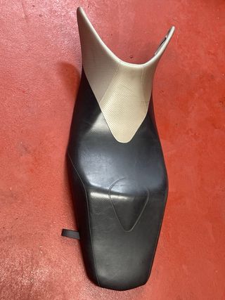 Asiento Suzuki GSR600 2007