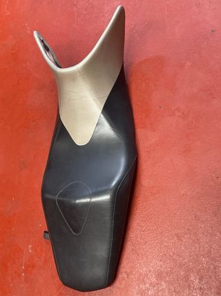 Asiento Suzuki GSR600 2007
