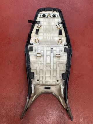 Asiento Suzuki GSR600 2007
