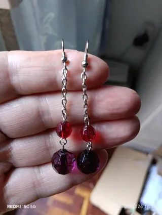 Pendientes colgantes morados y rojos