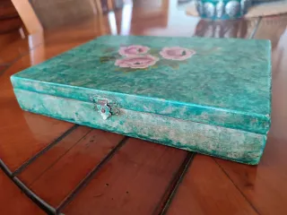 CAJA DE MADERA DECORADA CON FLORES
