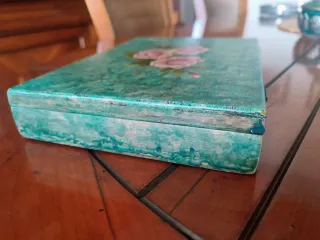CAJA DE MADERA DECORADA CON FLORES