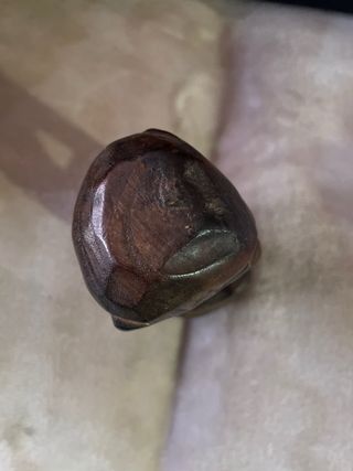 Figura de madera tallada artesanal
