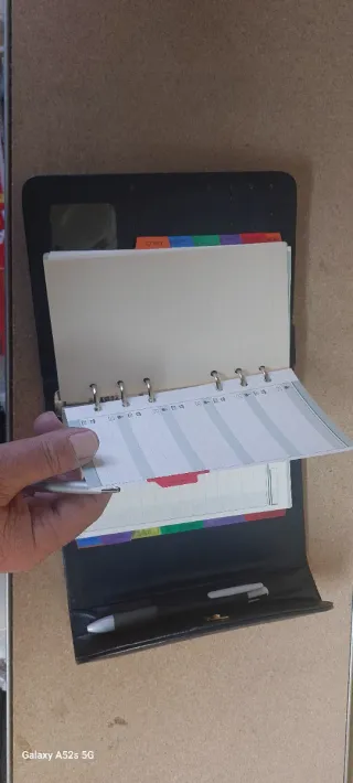 Organizer con penna multicolore