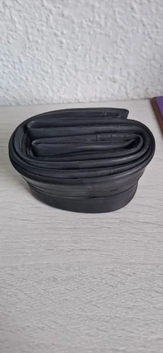 Inflador manual y cámara recambio bici