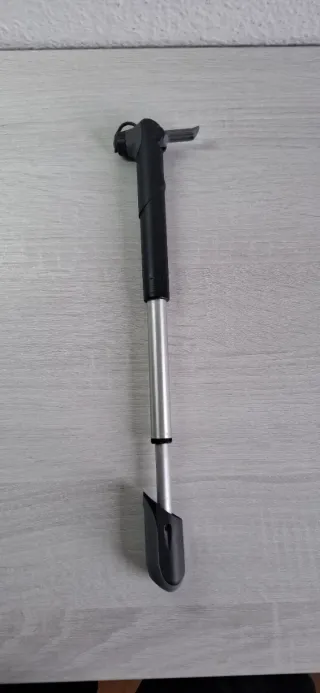 Inflador manual y cámara recambio bici