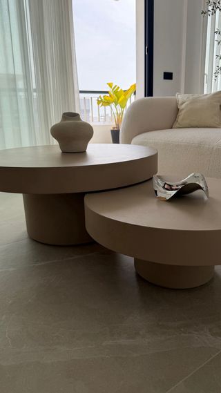 Sofá y 2 mesas auxiliares