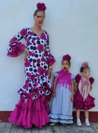 Vendo los tres trajes de flamenca