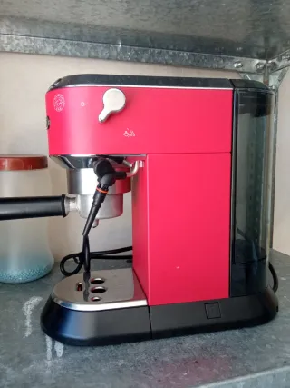 Cafetera DeLonghi Roja
