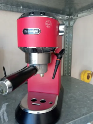 Cafetera DeLonghi Roja
