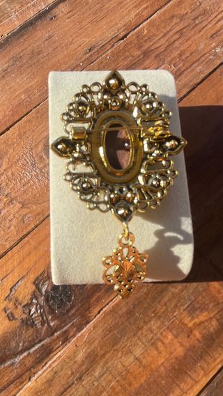 Spilla vintage cammeo con strass oro e rossi