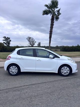 Peugeot 208 2014