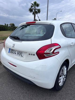 Peugeot 208 2014