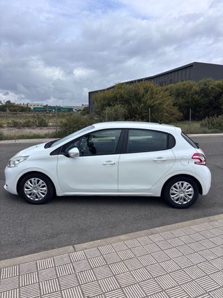 Peugeot 208 2014