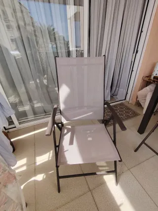 Tavolo da Pranzo + 4 Sedie Pieghevoli