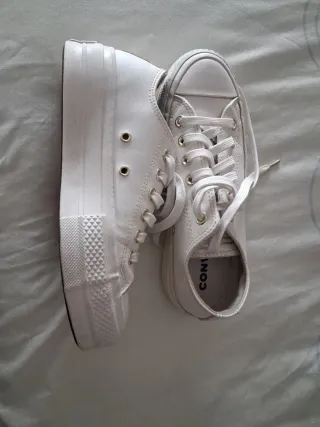 Converse Chuck Taylor Piel Blancas con plataforma