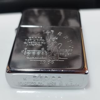 Zippo Polish Crome Ellis Island de 1994 sin caja