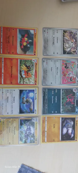 Carte Pokemon, una EX, Victini, Shelmet, e altre
