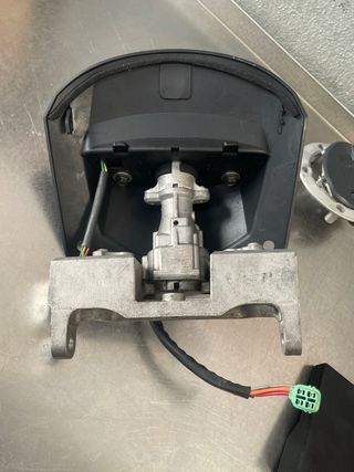 Cerradura y Centralita Suzuki GSR600 2007