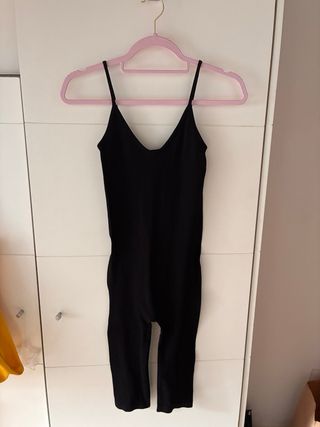 Mono deportivo negro