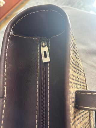 Bolso de piel beige y marrón Pedro Rogado.