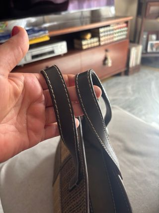 Bolso de piel beige y marrón Pedro Rogado.