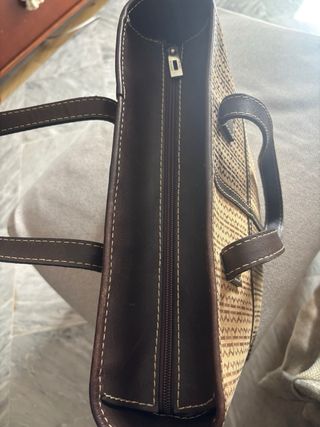 Bolso de piel beige y marrón Pedro Rogado.