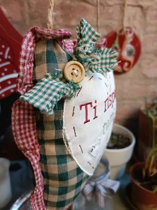 Cuscino decorativo a cuore con scritta