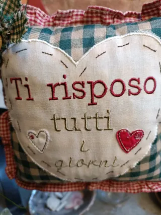 Cuscino decorativo a cuore con scritta