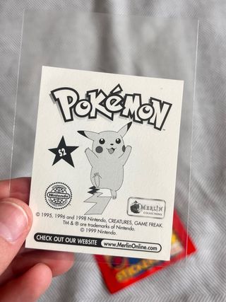 Sobre y cromo Pokémon