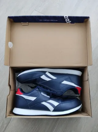 Zapatillas Reebok Royal en talla 42.5