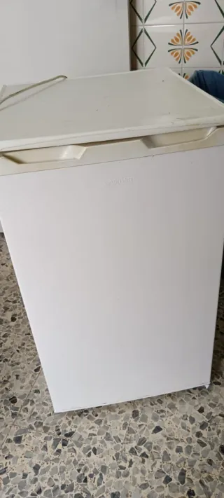 Frigorífico pequeño, en buenas condiciones .